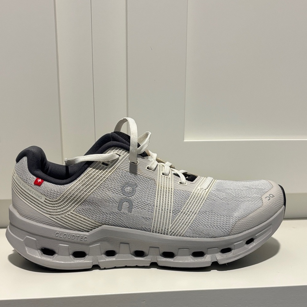 On Women's White and Gray Athletic Shoes